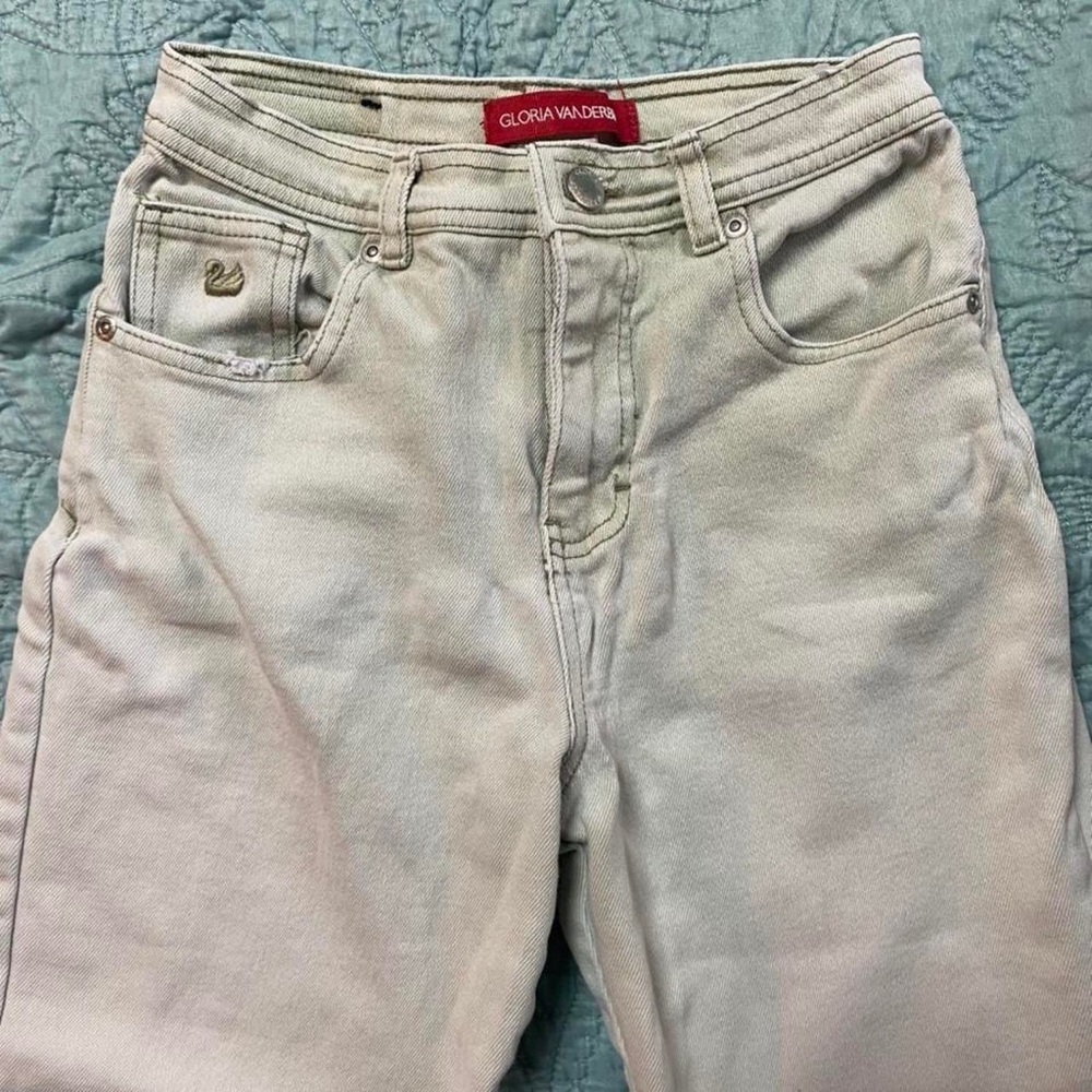 Gloria Vanderbilt pale green mid-rise jeans!